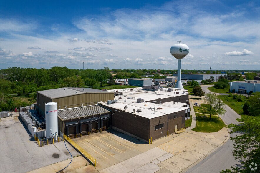 More Photos Of 16425 Kilbourn Ave, Oak Forest Distribution For Sale