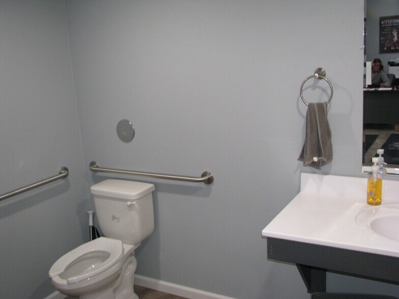 More Photos Of 3862 Norrie Dr, New Franken Showroom For Lease