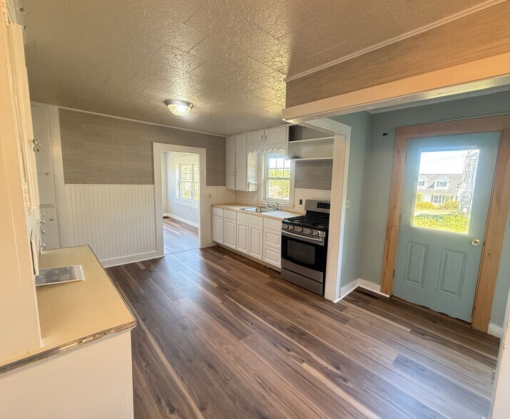 More Photos Of 36 Green Head Rd, Stonington Apartments For Sale