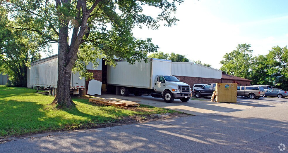 More Photos Of 4010 Calhoun Ave, Chattanooga Light Distribution For Sale