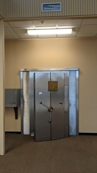 More Photos Of 1078 Patterson Rd, Dayton Bank For Lease