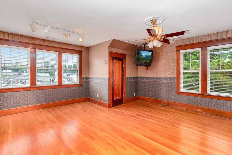 More Photos Of 71 Cedar St, Branford Office For Sale