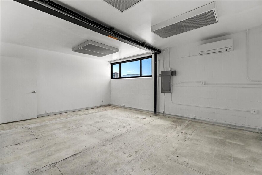 More Photos Of 207 S Flower St, Burbank Office Residential For Lease