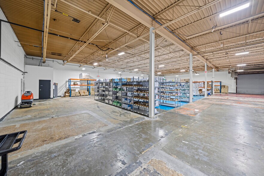More Photos Of 23936 Industrial Park Dr, Farmington Hills Warehouse For Sale