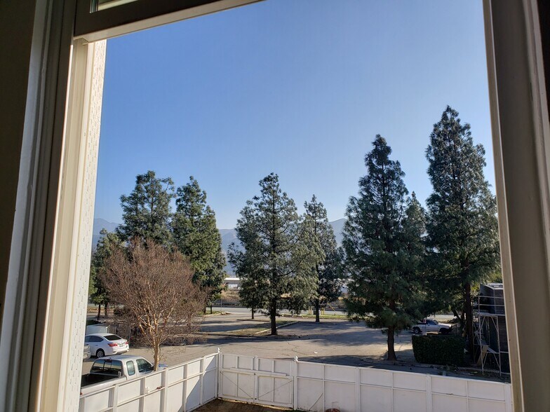 More Photos Of 12 S San Gorgonio Ave, Banning Storefront Retail Office For Lease