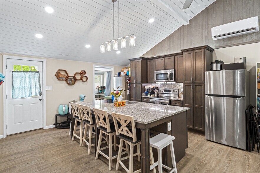 More Photos Of 217 W 28th St, Buena Vista Apartments For Sale