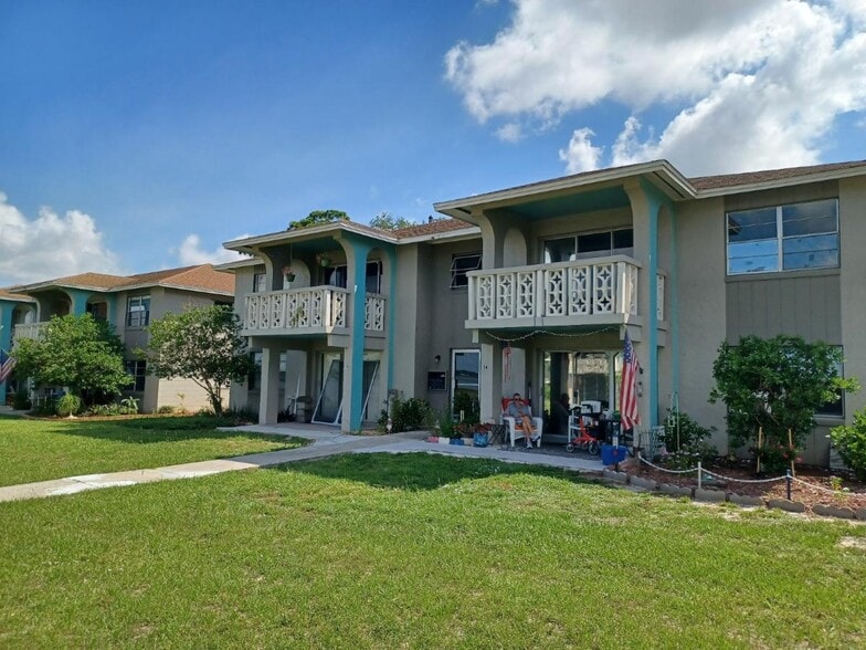 More Photos Of 1015 SE Lakeview Dr, Sebring Apartments For Sale