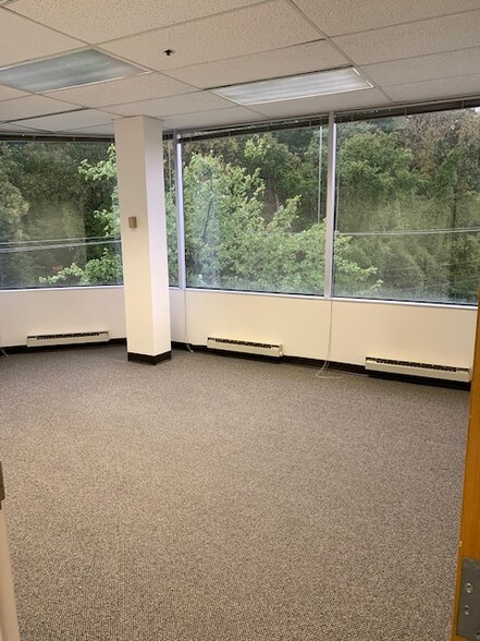 More Photos Of 16216 Baxter Rd, Chesterfield Medical For Lease