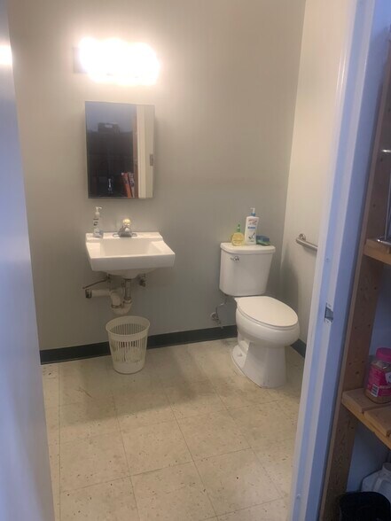 More Photos Of 8900 Edgeworth Dr, Capitol Heights Warehouse For Sale