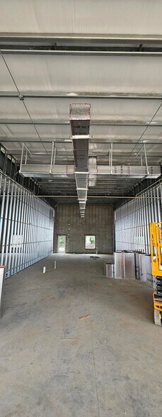 More Photos Of 16109 Lee Rd, Fort Myers Manufacturing For Sale