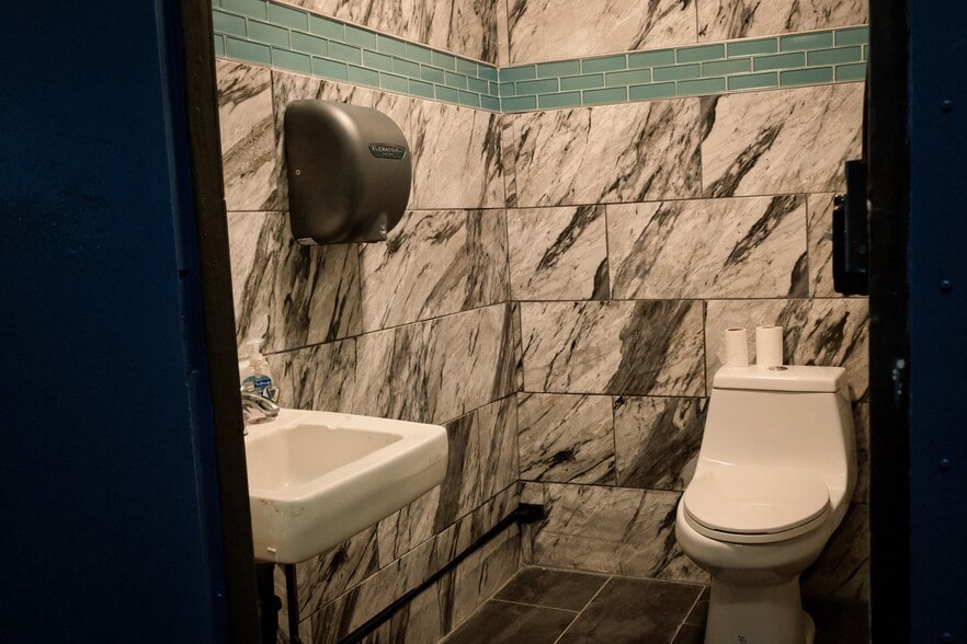More Photos Of 5804 54th Ave N, Kenneth City Restaurant For Lease