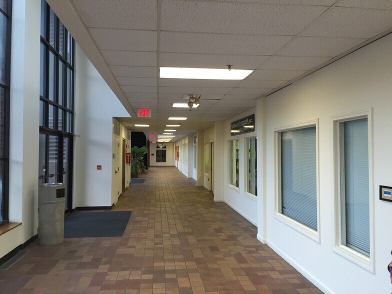 More Photos Of 205 Worcester Ct, Falmouth Loft Creative Space For Sale