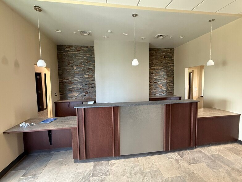 More Photos Of 2551 E State St, Salem Freestanding For Lease
