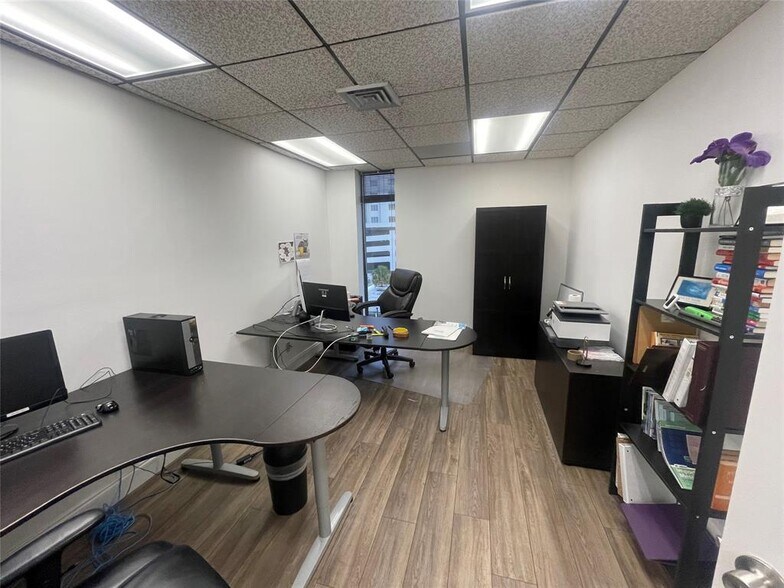 More Photos Of 2131 Hollywood Blvd, Hollywood Office Residential For Lease