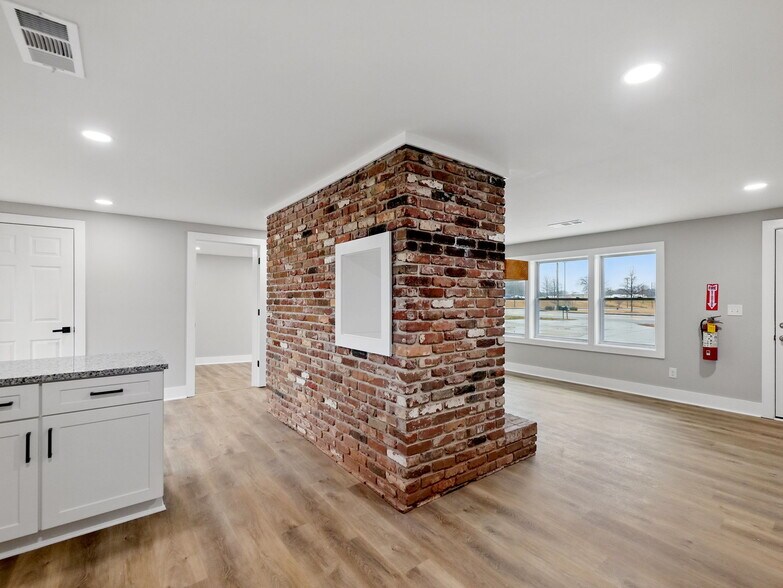 More Photos Of 3473 Atlanta Hwy, Flowery Branch Office For Sale