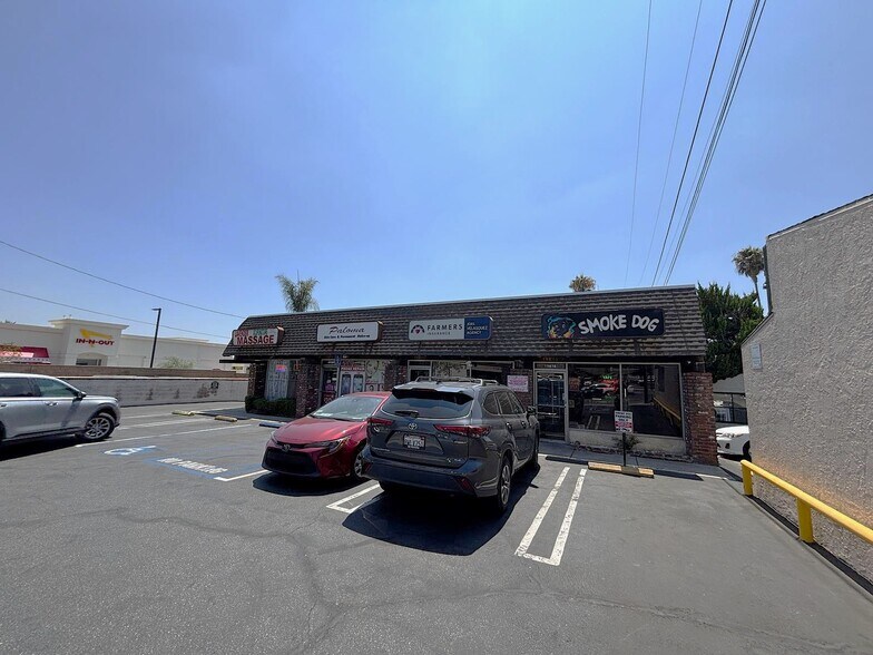 More Photos Of 13872-13880 Foothill Blvd, Sylmar Storefront Retail Office For Lease