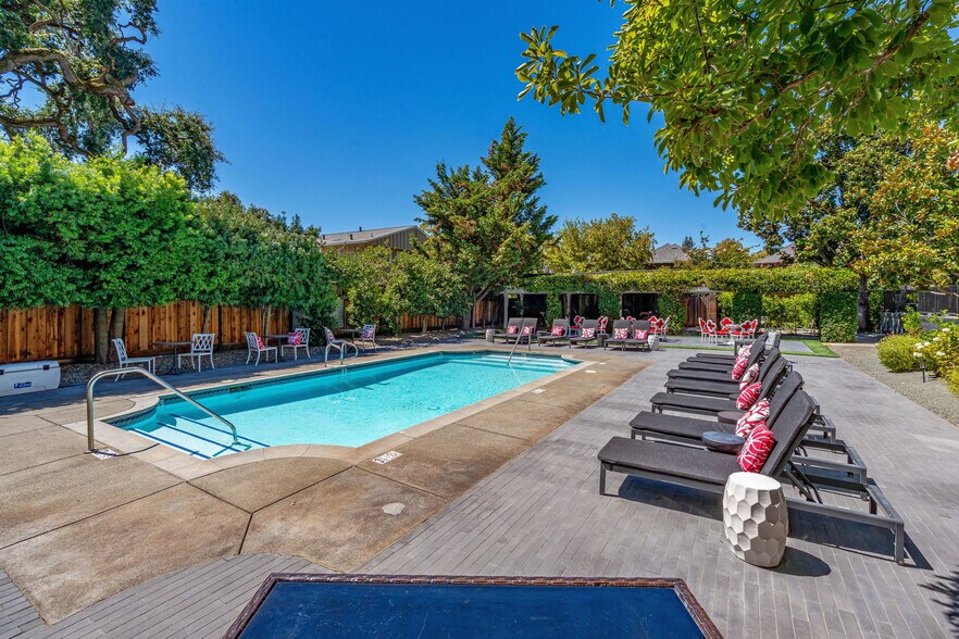 More Photos Of 443 Brown St, Napa Hotel For Sale