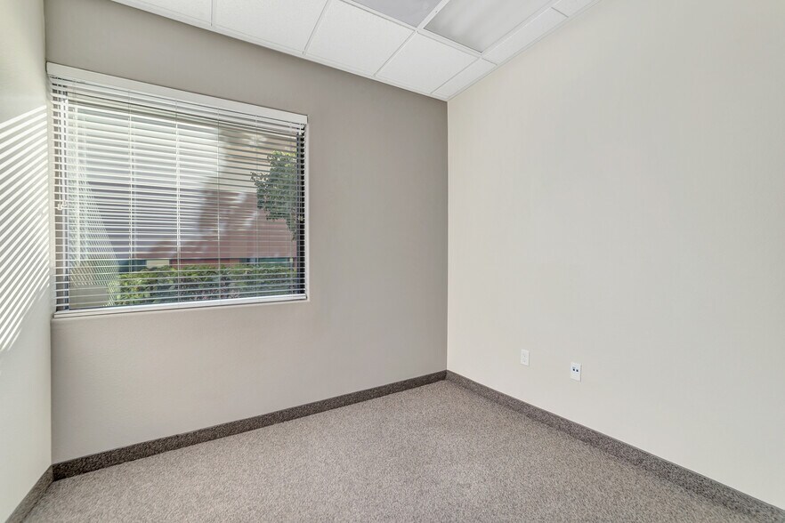 More Photos Of 5564 S Fort Apache Rd, Las Vegas Medical For Lease