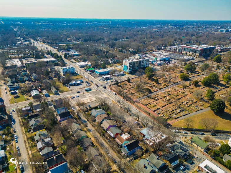 More Photos Of 242 SE Boulevard, Atlanta Restaurant For Sale