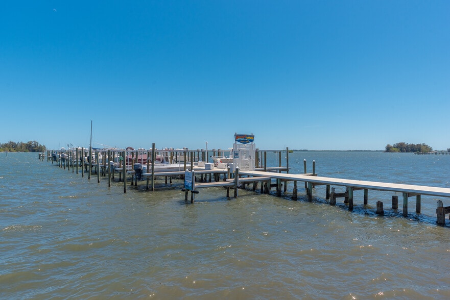 More Photos Of 806 Indian River Dr, Sebastian Marina For Sale