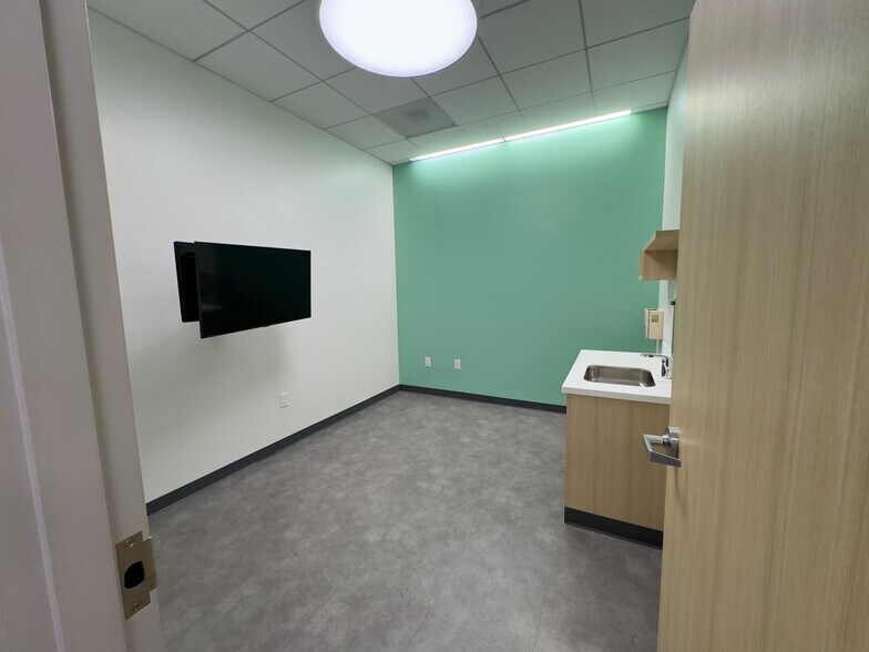 More Photos Of 8931-8947 W Atlantic Blvd, Coral Springs Unknown For Lease