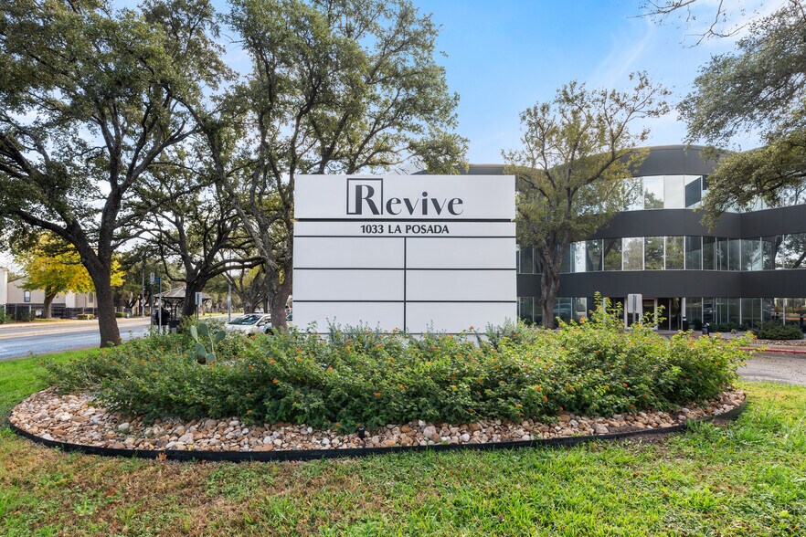 More Photos Of 1033 La Posada Dr, Austin Office For Lease