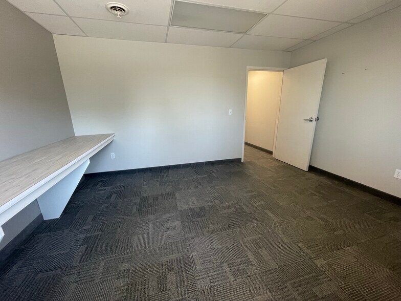 More Photos Of 6223 W Deschutes Ave, Kennewick Flex For Lease