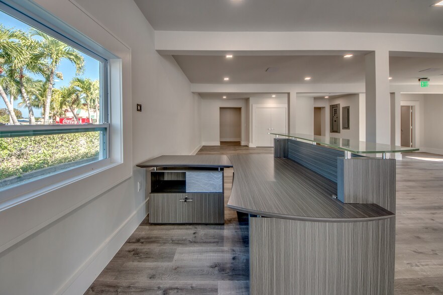 More Photos Of 3015 Tamiami Trl E, Naples Storefront Retail Office For Sale