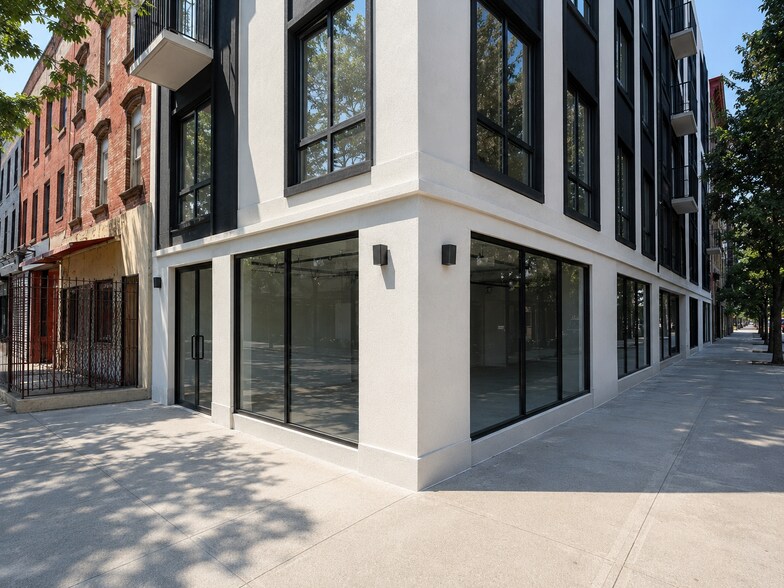 Primary Photo Of 193 Graham Ave, Brooklyn Storefront Retail Residential For Lease