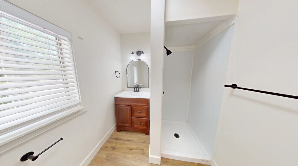 More Photos Of 2715 Twin View Blvd, Shasta Lake Multifamily For Sale