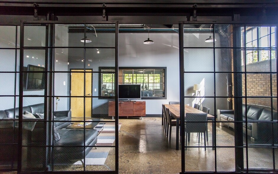 More Photos Of 548 N Sacramento Blvd, Chicago Industrial For Sale