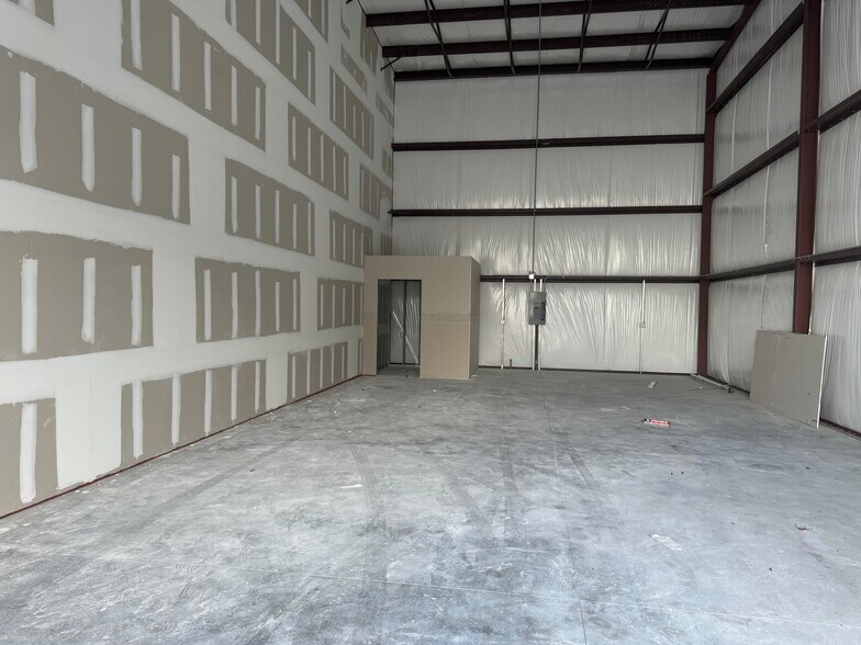 More Photos Of 155 Tresca Rd, Jacksonville Warehouse For Lease