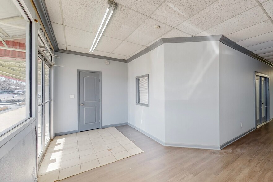 More Photos Of 8120 White Settlement Rd, White Settlement Coworking Space