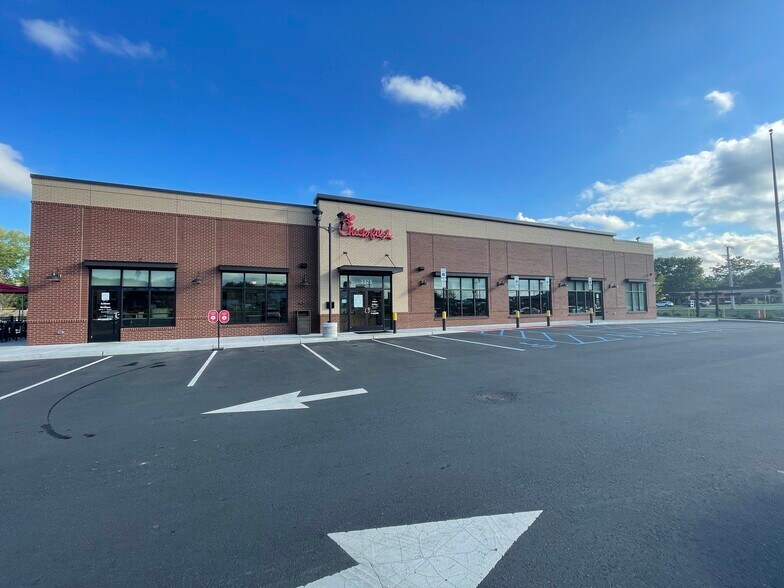 More Photos Of 3301 US Highway 9, Freehold Unknown For Lease
