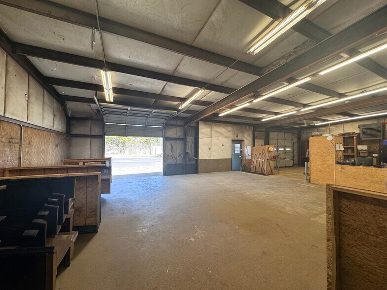 More Photos Of 7843 Conners Rd, Winston Showroom For Sale