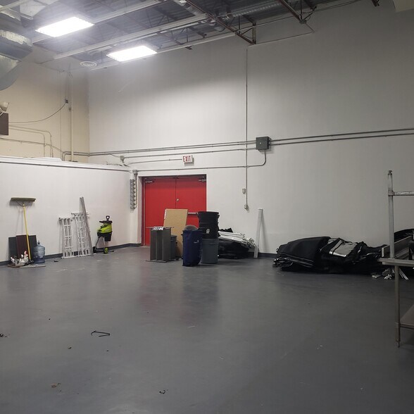 More Photos Of 15 Capella Ct, Ottawa Warehouse For Sale