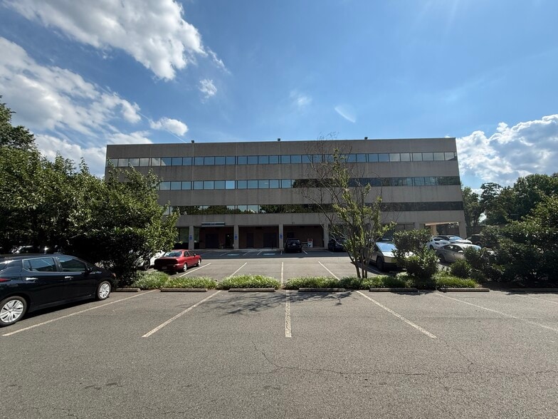 More Photos Of 8230 Boone Blvd, Vienna Office For Sale