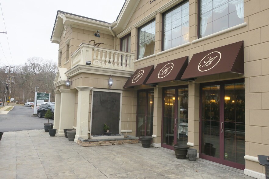 290 Glen Cove Rd, Roslyn Heights, NY 11577 Retail For Lease