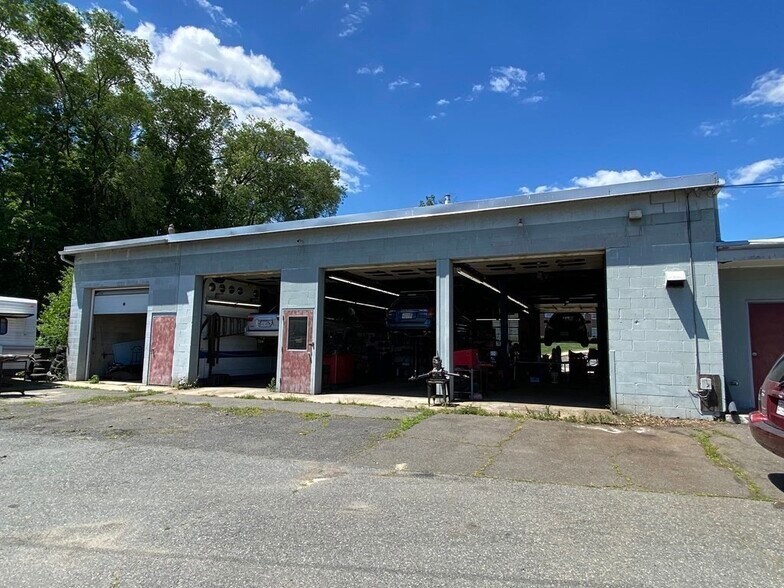 More Photos Of 31-33 Chapel St, Northampton Auto Repair For Sale