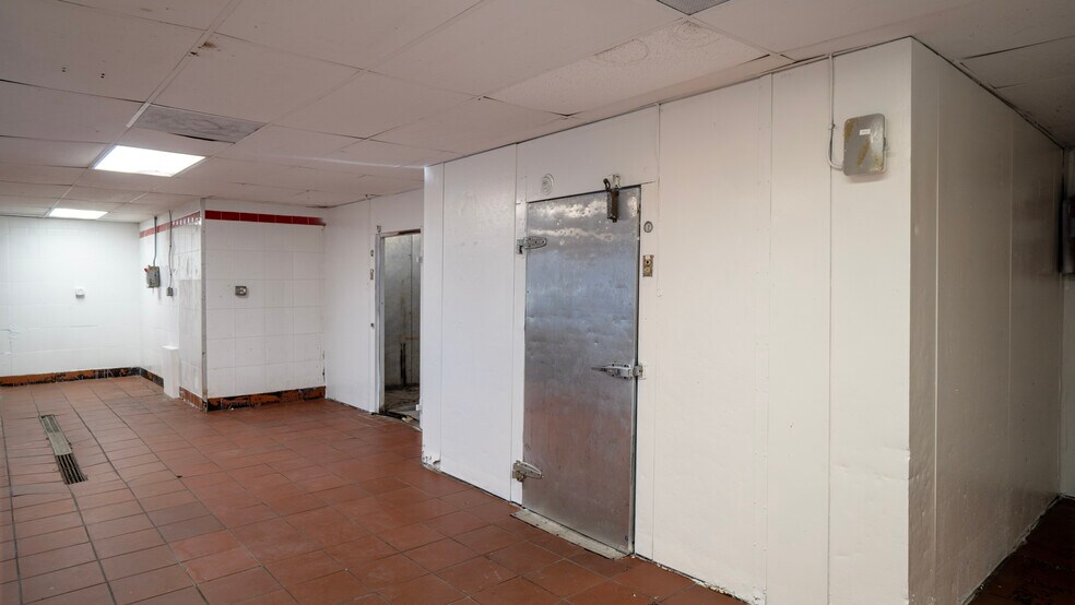 More Photos Of 3609 N 15th St, Tampa Restaurant For Lease