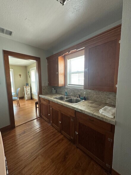More Photos Of 506 N Alamo St, Refugio Office For Sale