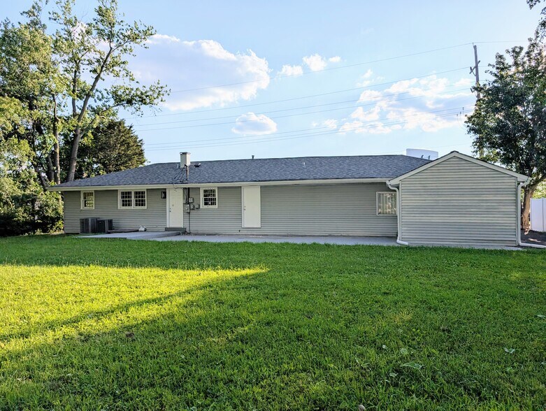 More Photos Of 1S085 Summit Ave, Oakbrook Terrace Medical For Lease