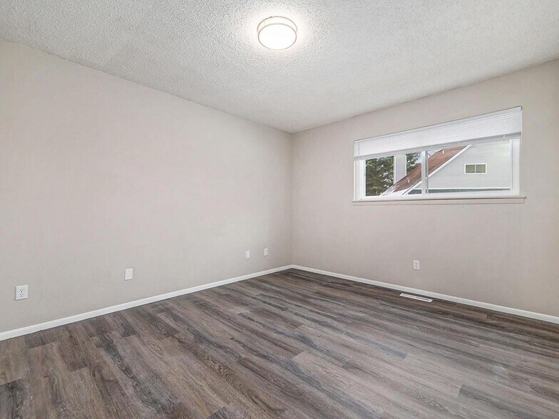 More Photos Of 2050 Inverway Ct, Kalamazoo Apartments For Sale