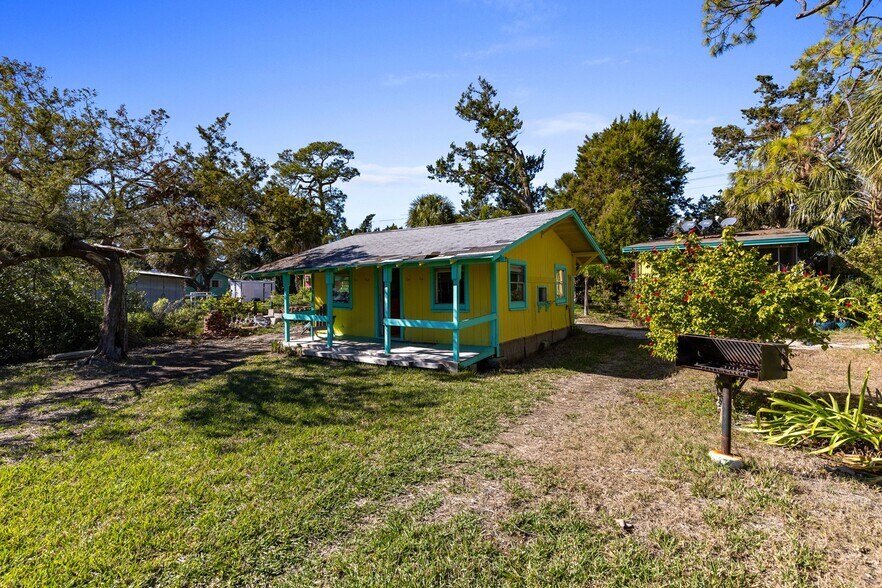 More Photos Of 12685 FL-24, Cedar Key Hotel For Sale