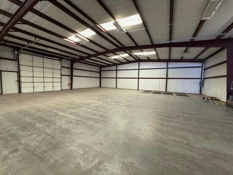 More Photos Of 2303 Private Road 7340 rd, Lubbock Warehouse For Lease