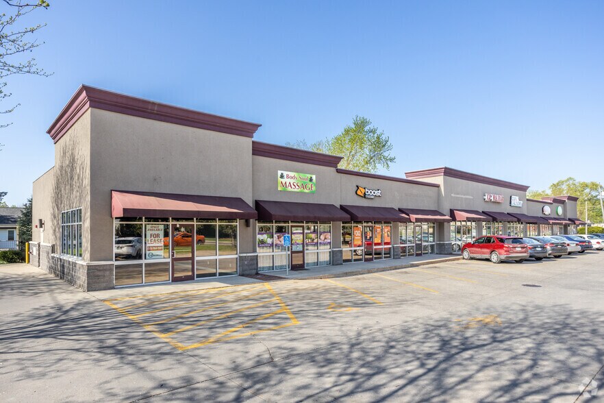 More Photos Of 2355 E University Ave, Des Moines Unknown For Lease