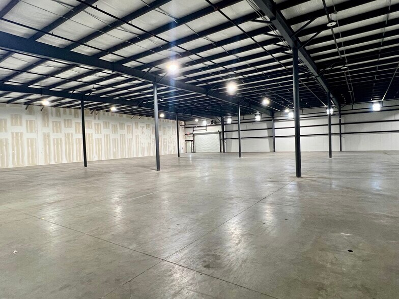More Photos Of 521 W 14th St, Panama City Flex For Lease