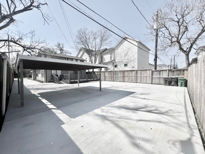 More Photos Of 741 E 9th St, Houston Office Residential For Lease