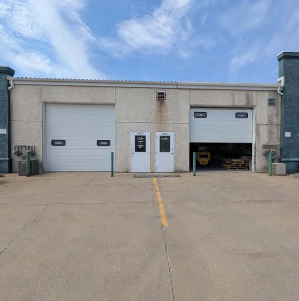 More Photos Of 10059-10085 166th St, Edmonton Office For Sale