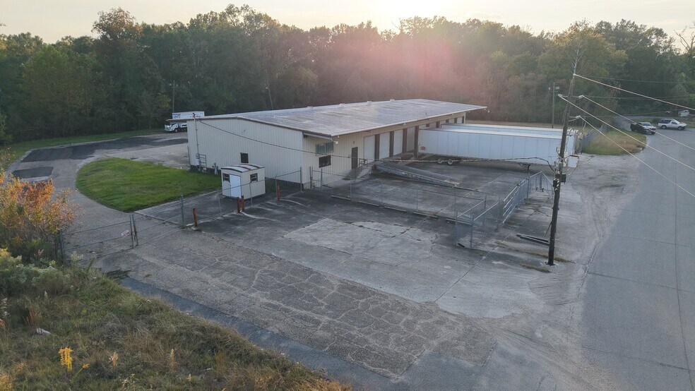 More Photos Of 6722 Bicentennial Pl, Baton Rouge Truck Terminal For Lease